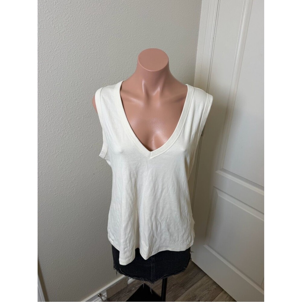 Universal Thread Sleeveless V-Neck Women’s Tank Top - Cream Sz XXL